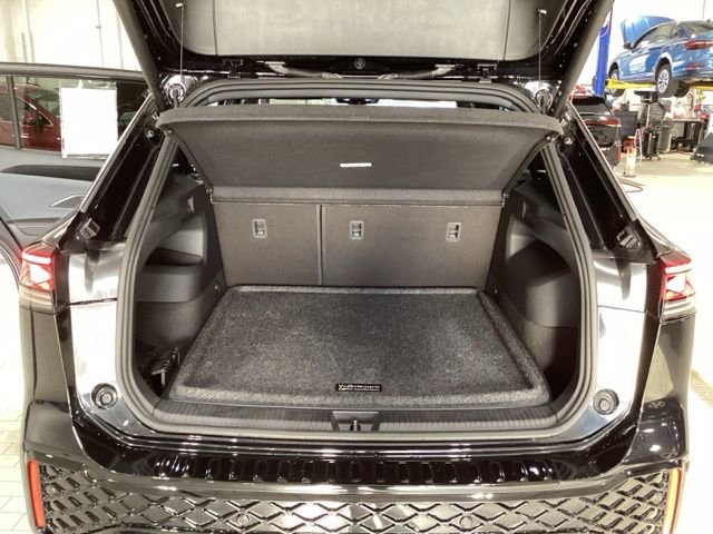 Used 2026 Volkswagen Tiguan SEL R-Line AWD/4WD image 14