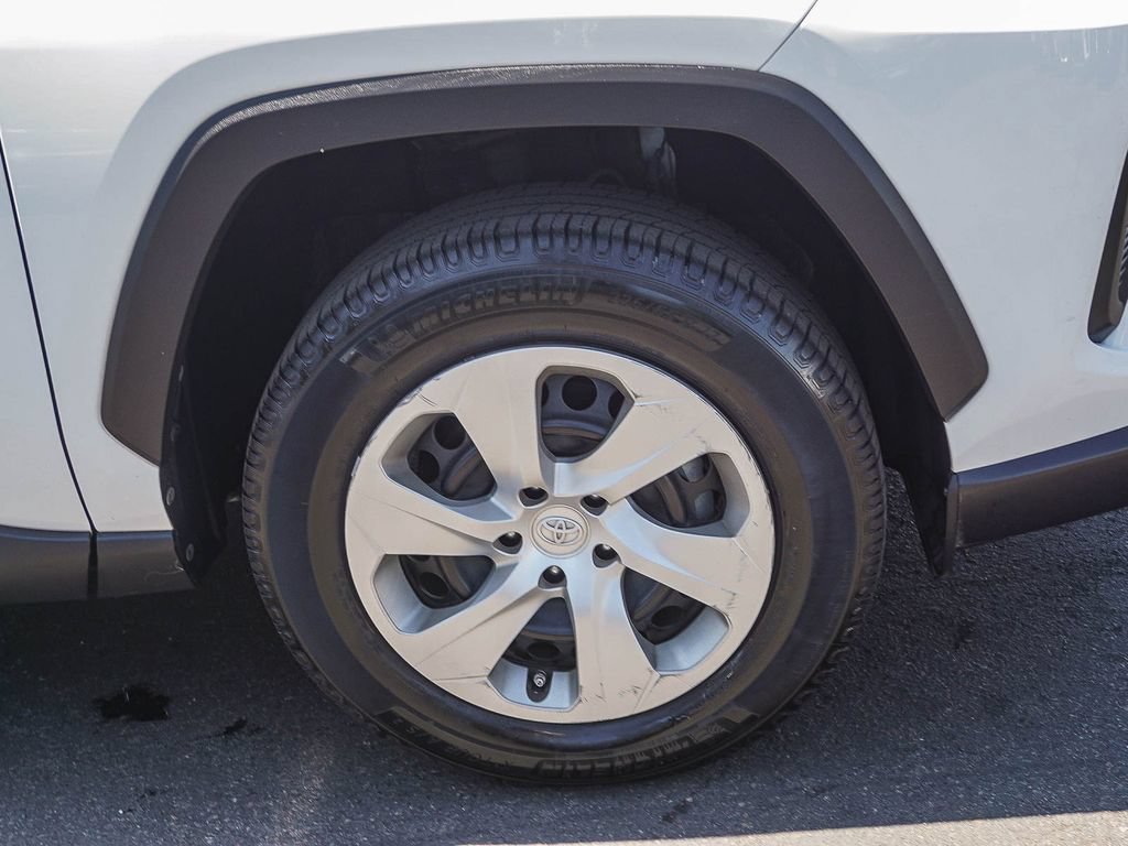 Used 2021 Toyota RAV4 LE FWD image 10