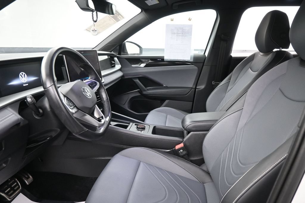 Used 2025 Volkswagen Tiguan SE R-Line AWD/4WD image 8