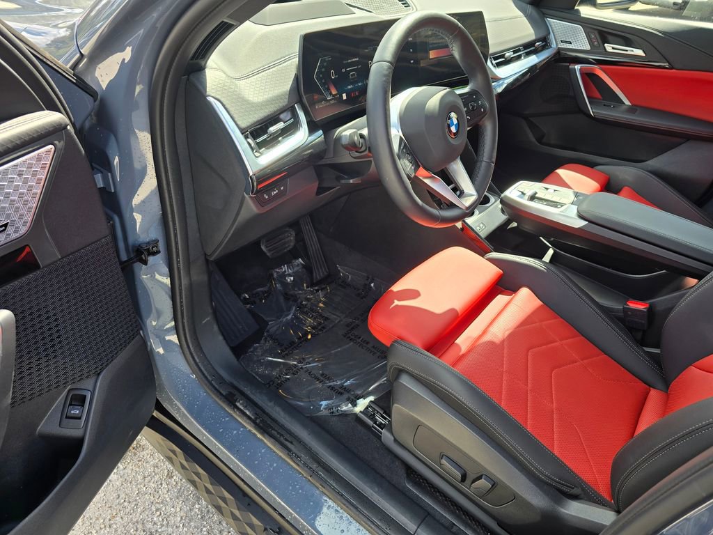 Used 2025 BMW X2 xDrive28i w/ Premium Package image 16