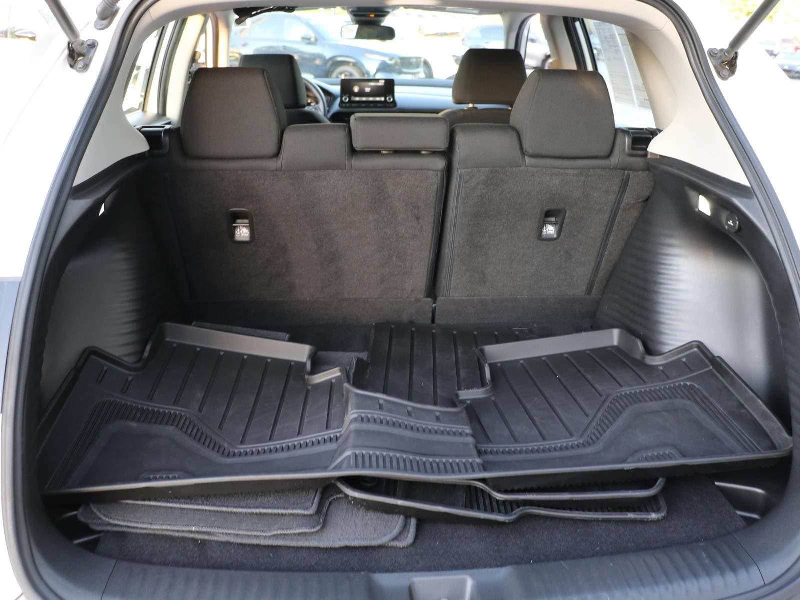 Used 2023 Honda HR-V LX image 10