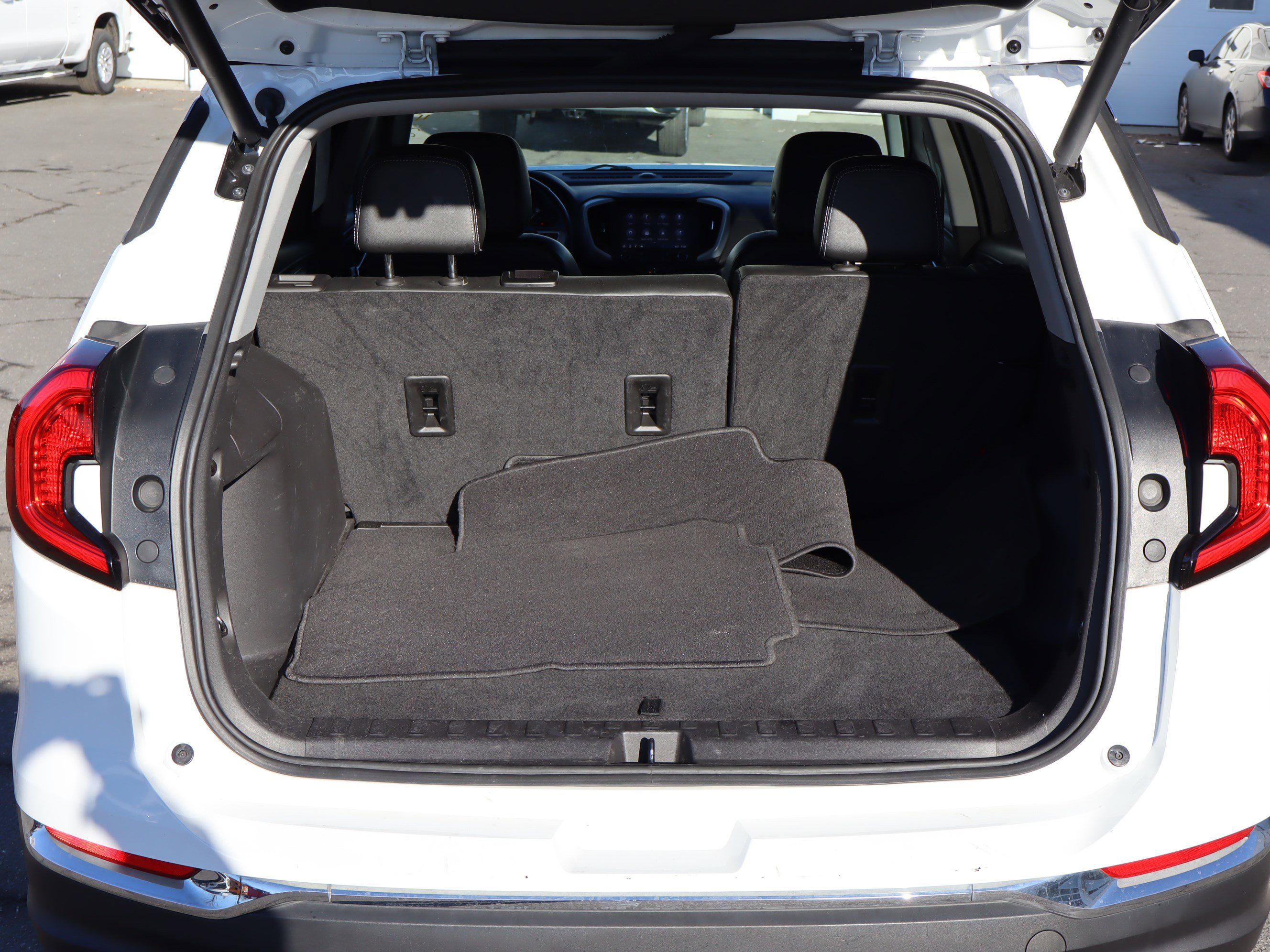 Certified 2024 GMC Terrain SLT image 32