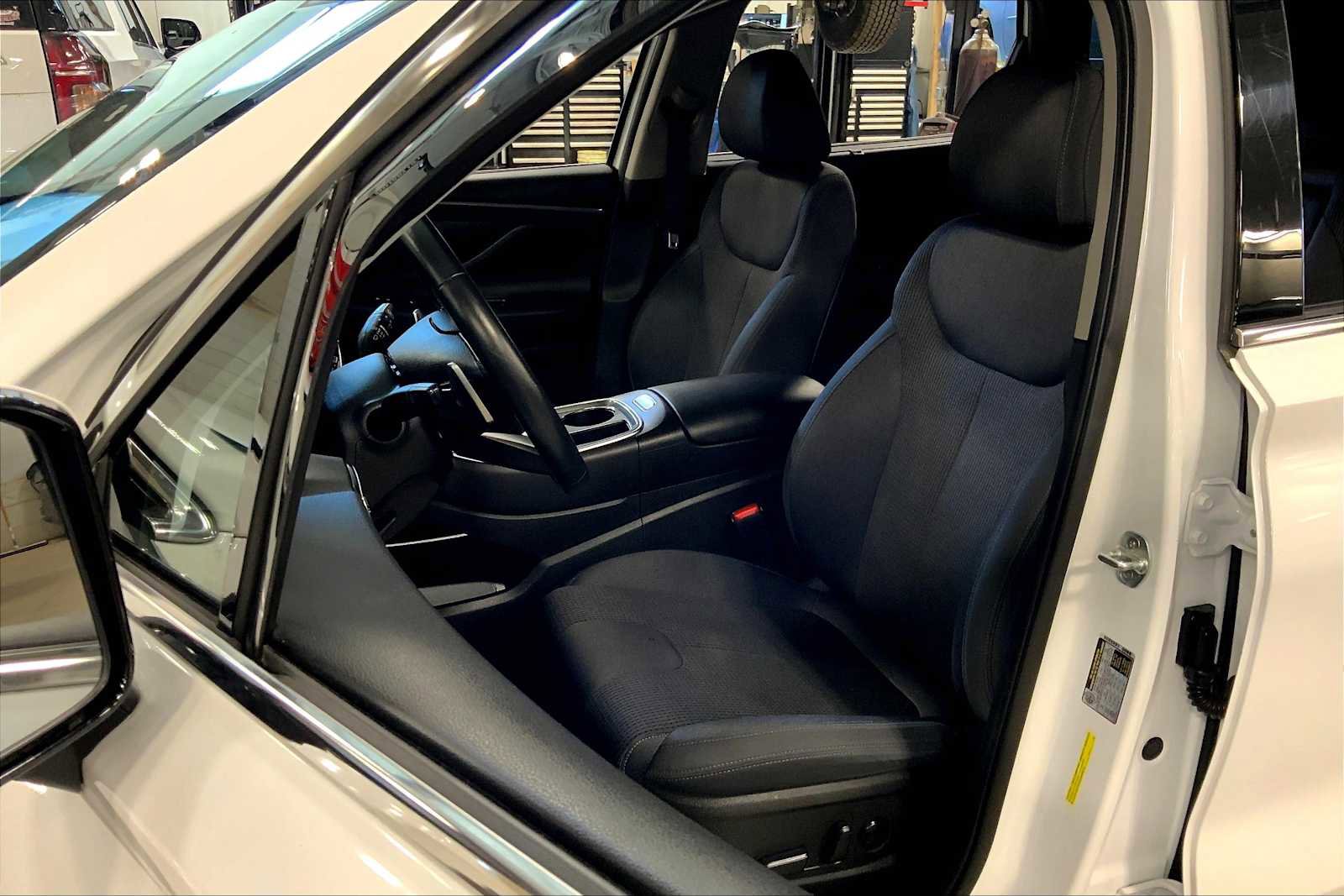 Used 2022 Hyundai Santa Fe SEL w/ Convenience Package image 9