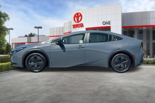 Certified 2025 Toyota Prius LE FWD image 9