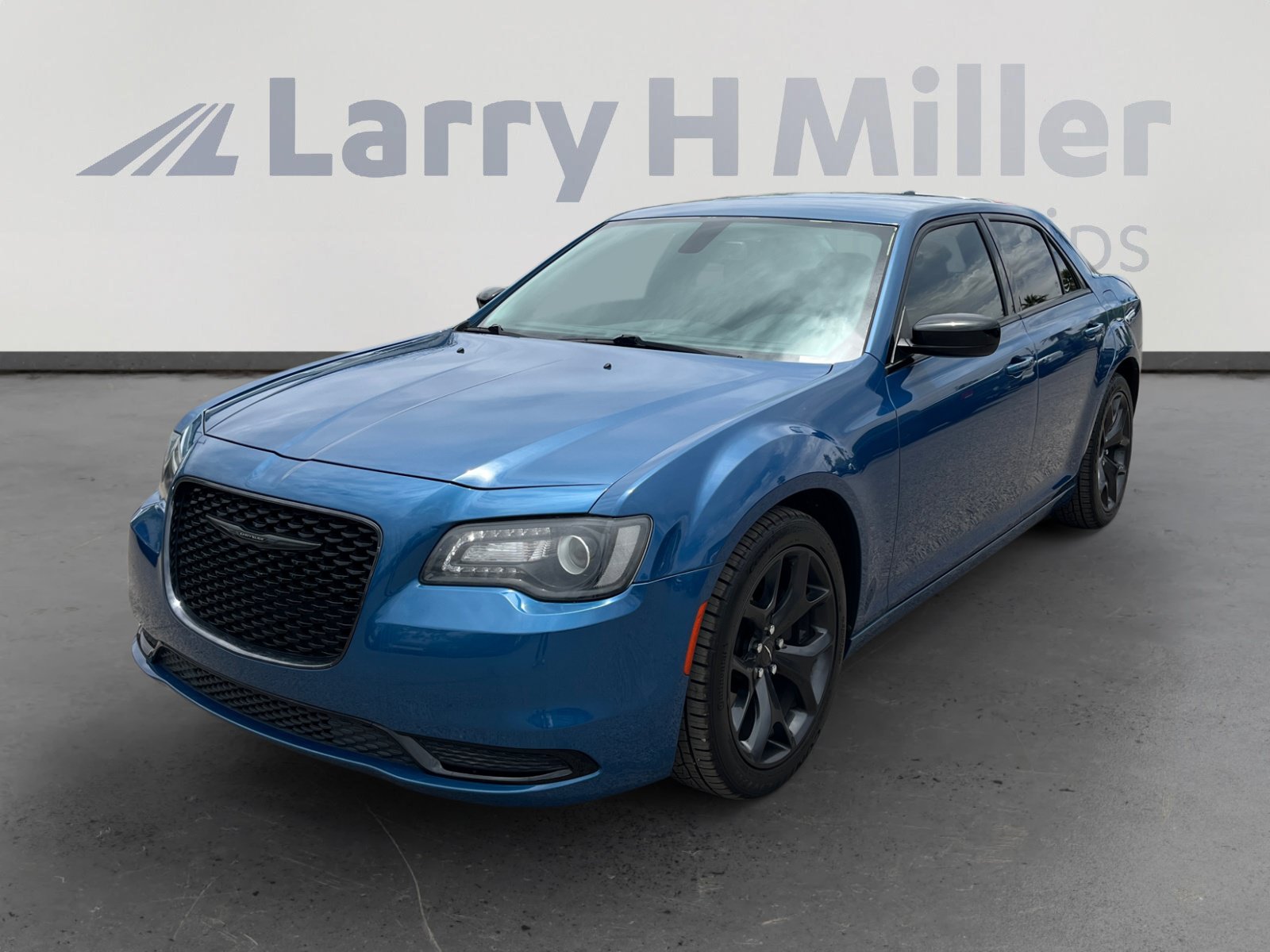 Certified 2020 Chrysler 300 Touring w/ Sport Appearance Package RWD video 1
