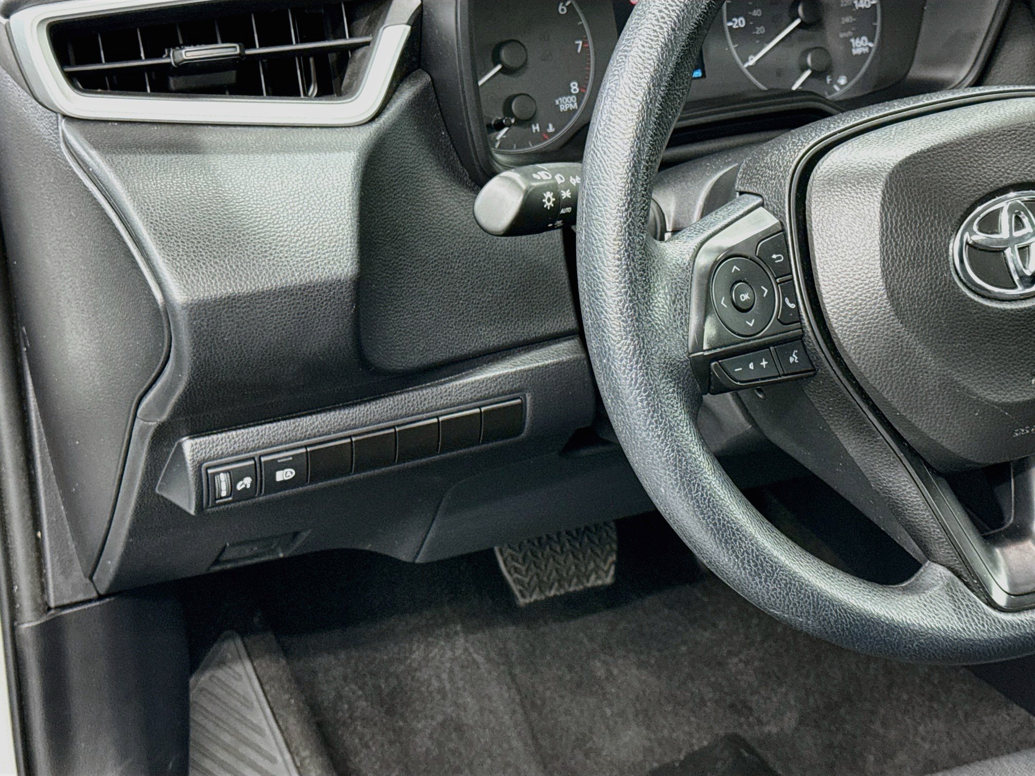 Used 2025 Toyota Corolla LE FWD image 16