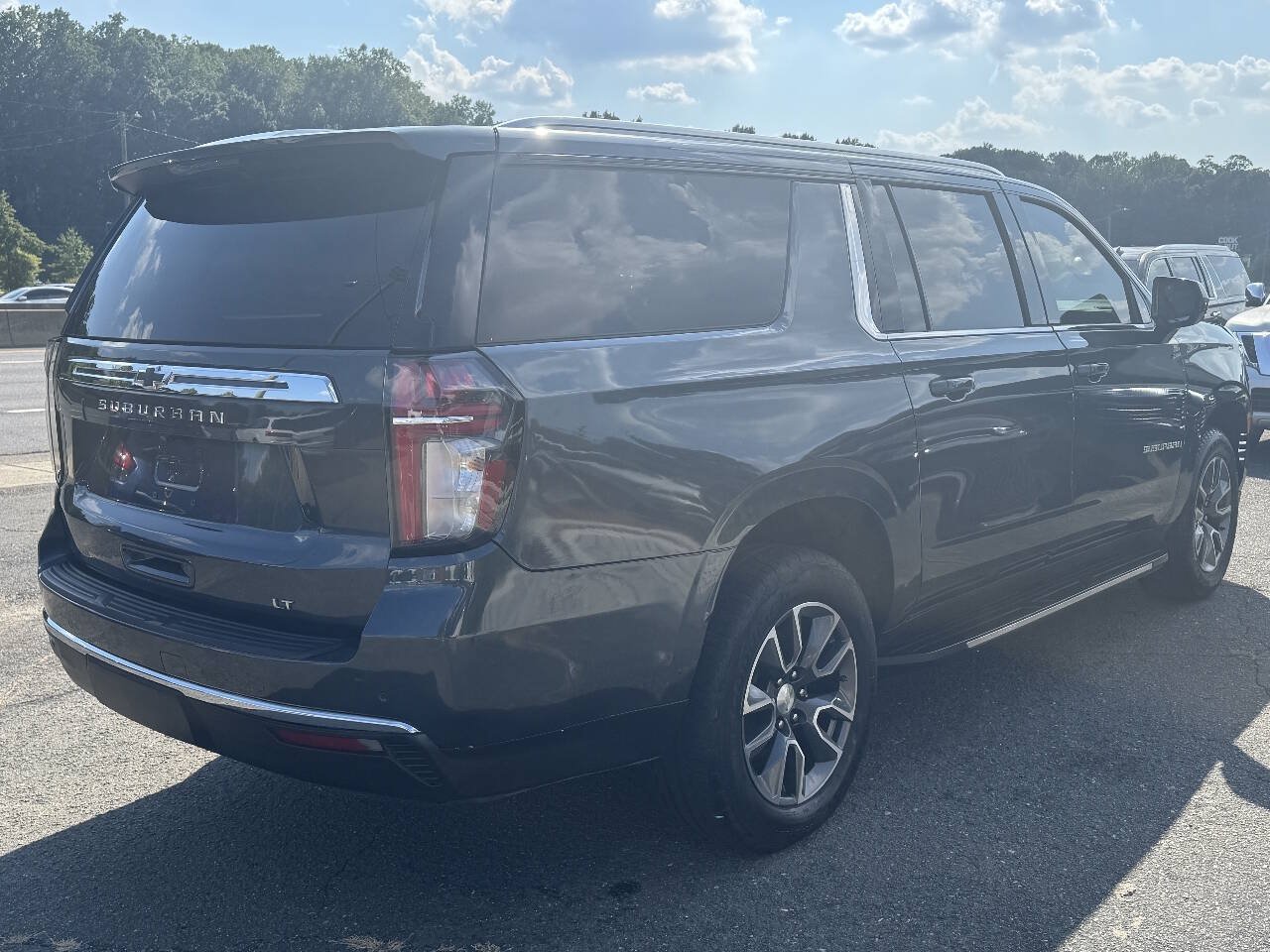 Used 2021 Chevrolet Suburban LT w/ Rear Media and Nav Package AWD/4WD image 5