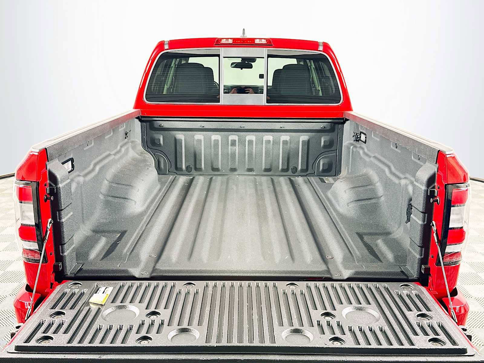 Used 2022 Nissan Frontier SV w/ Technology Package RWD image 22