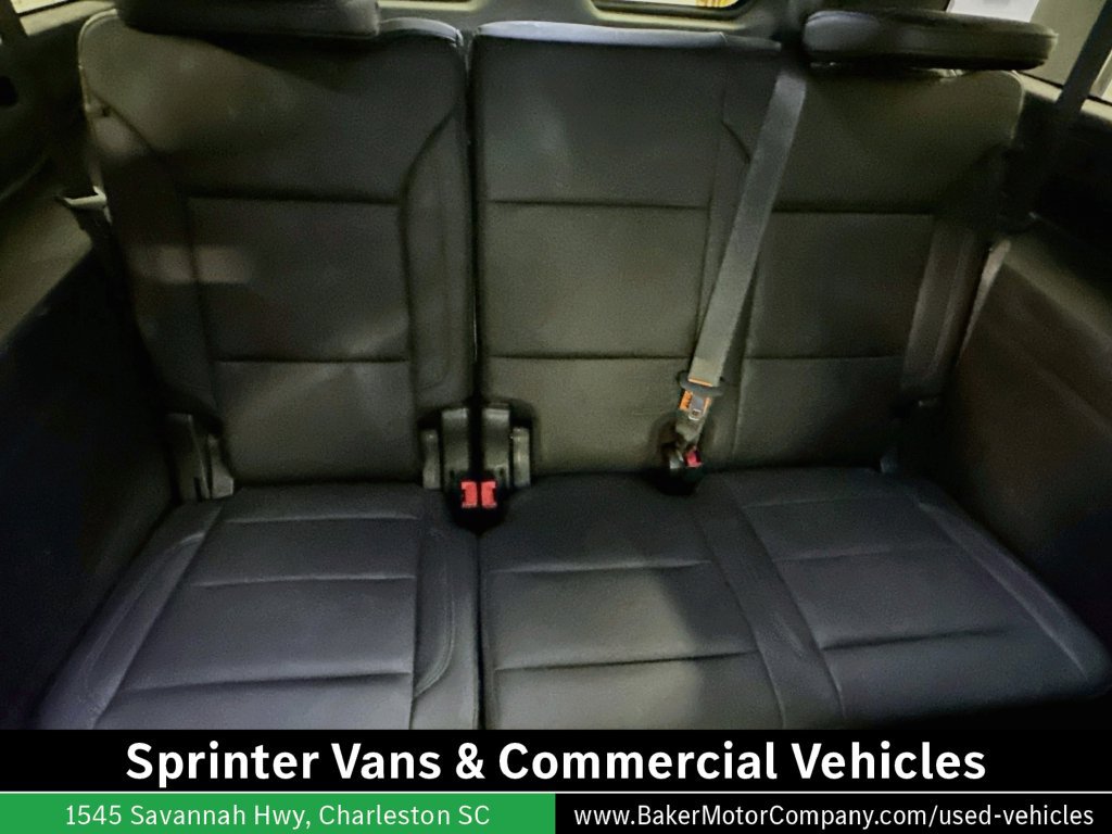 Used 2021 Chevrolet Suburban LT w/ Luxury Package RWD image 28