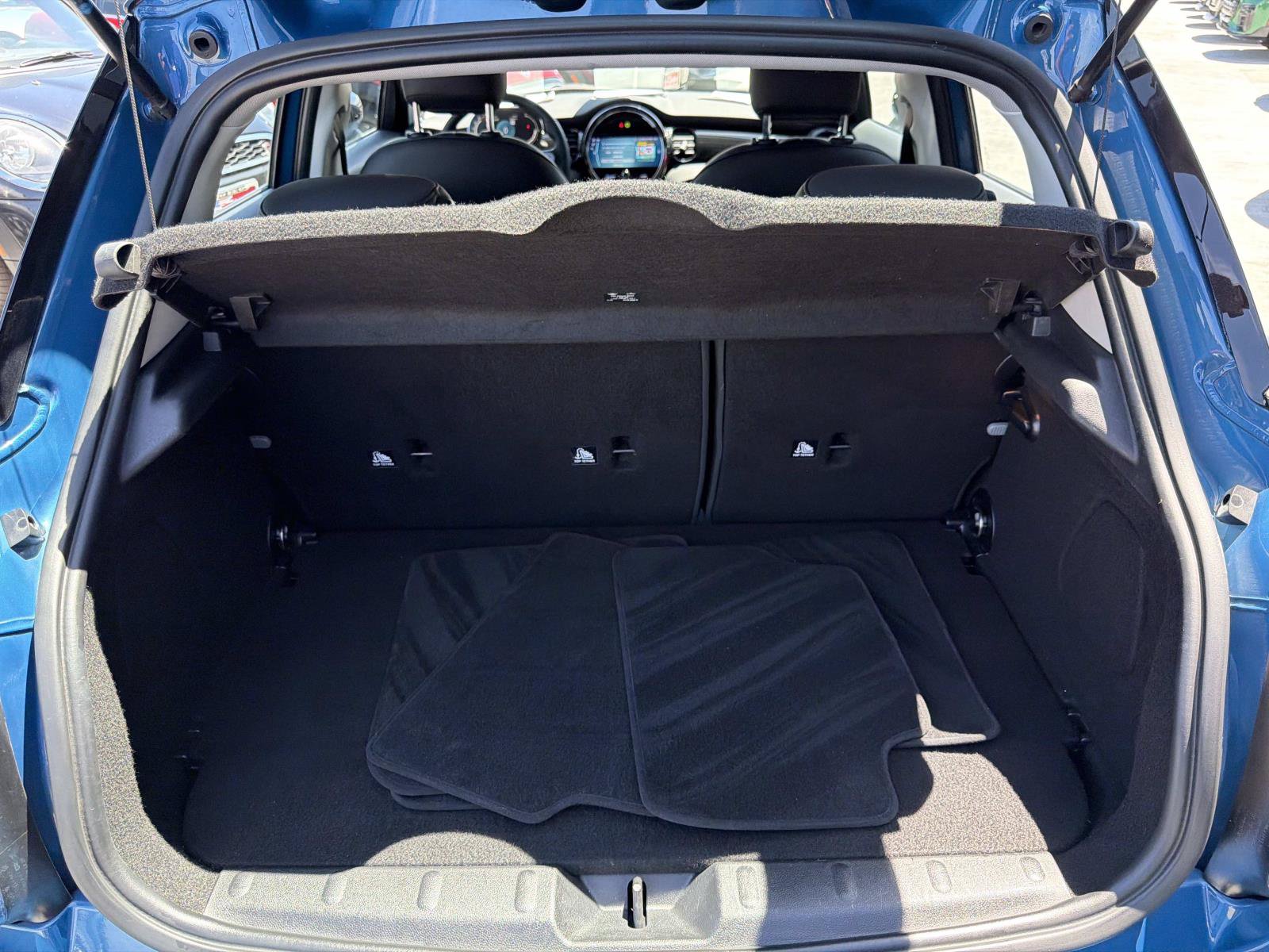 Used 2023 MINI Cooper 4-Door Hardtop w/ Premium Package FWD image 5