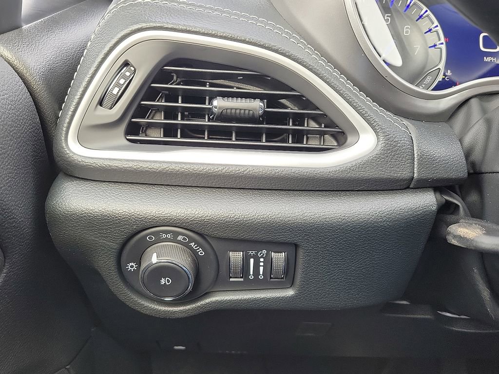 New 2026 Chrysler Pacifica Select FWD image 15