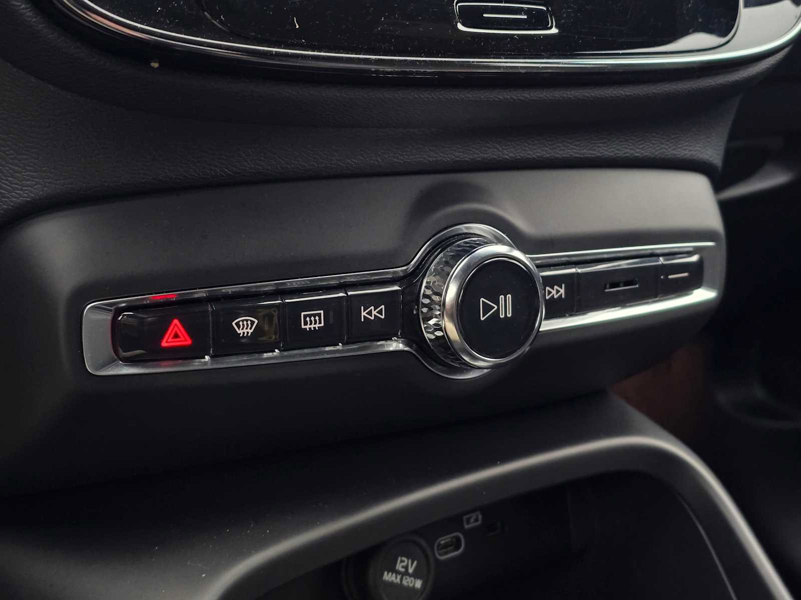 Used 2023 Volvo XC40 Recharge Ultimate w/ Protection Package Premier image 29