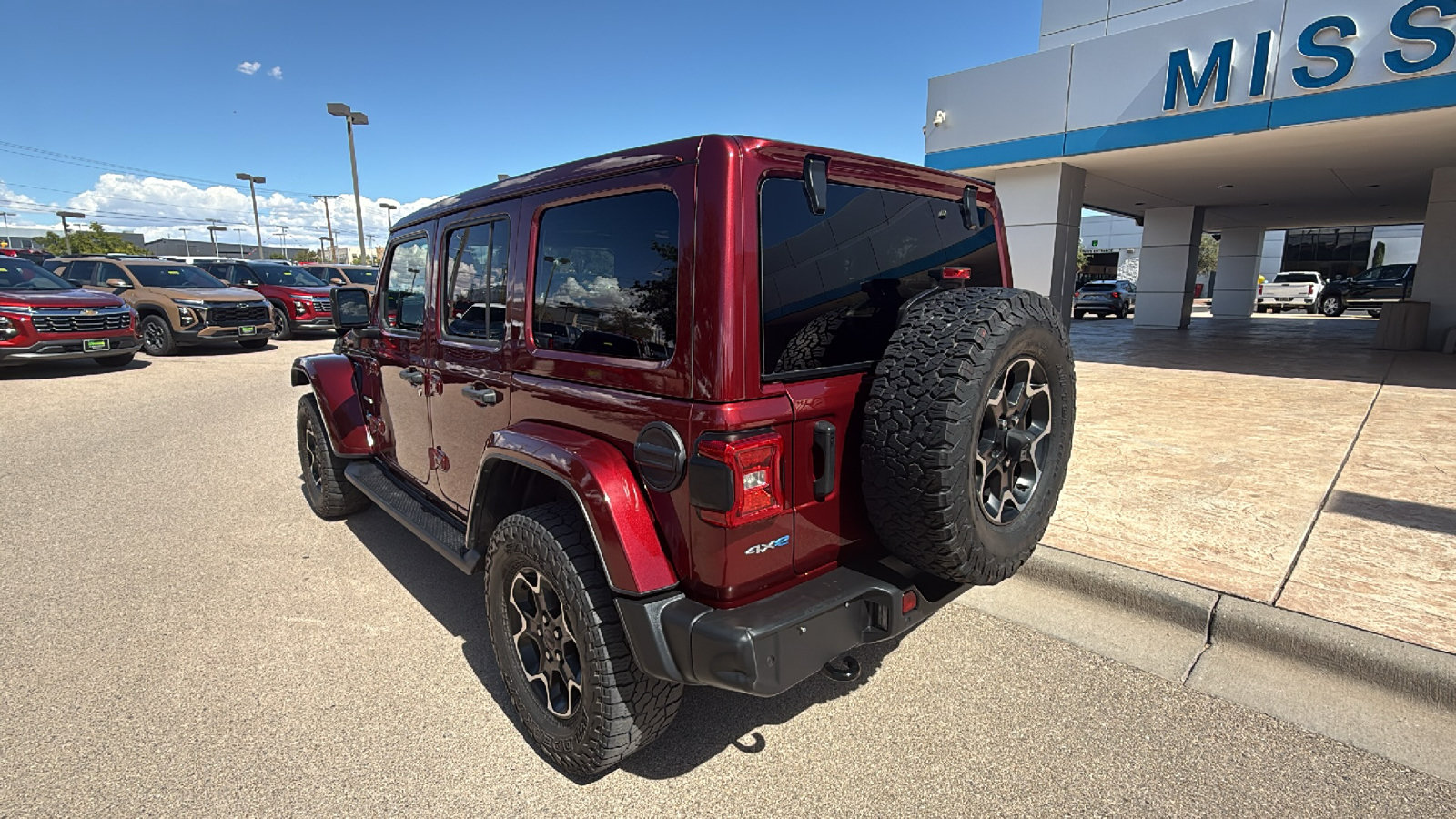 Used 2022 Jeep Wrangler Unlimited Sahara w/ Cold Weather Group AWD/4WD image 5
