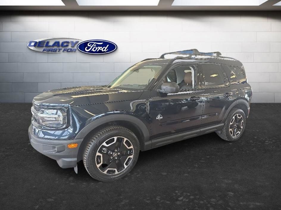 Used 2023 Ford Bronco Sport Outer Banks AWD/4WD image 2