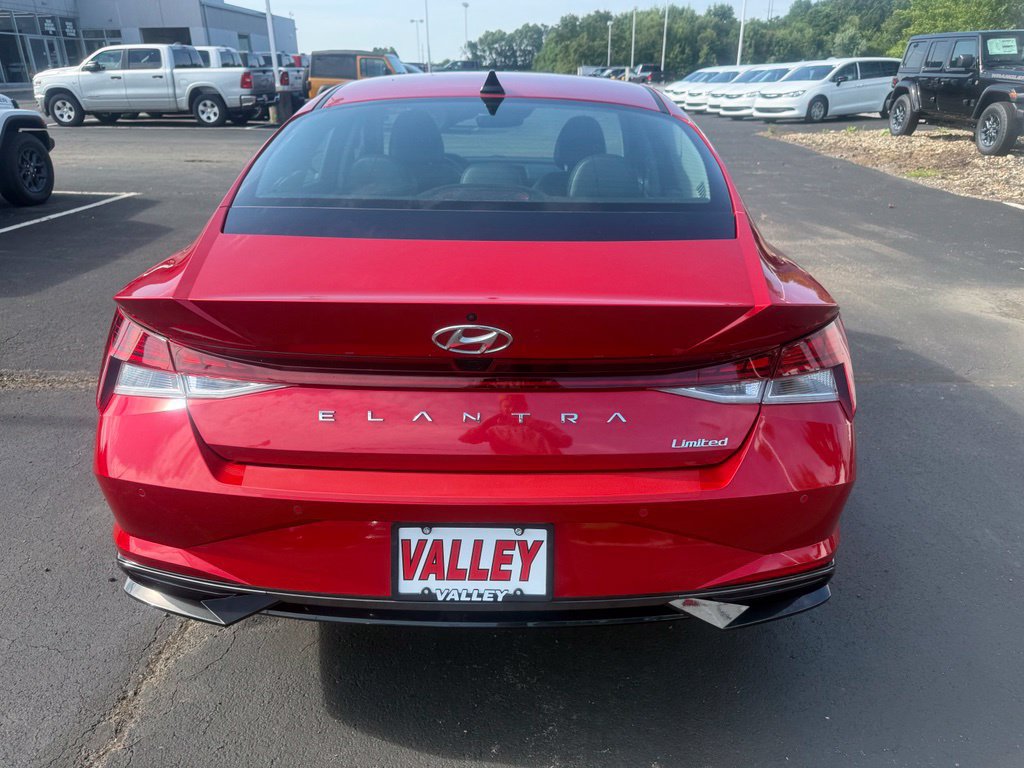 Used 2023 Hyundai Elantra Limited FWD image 5