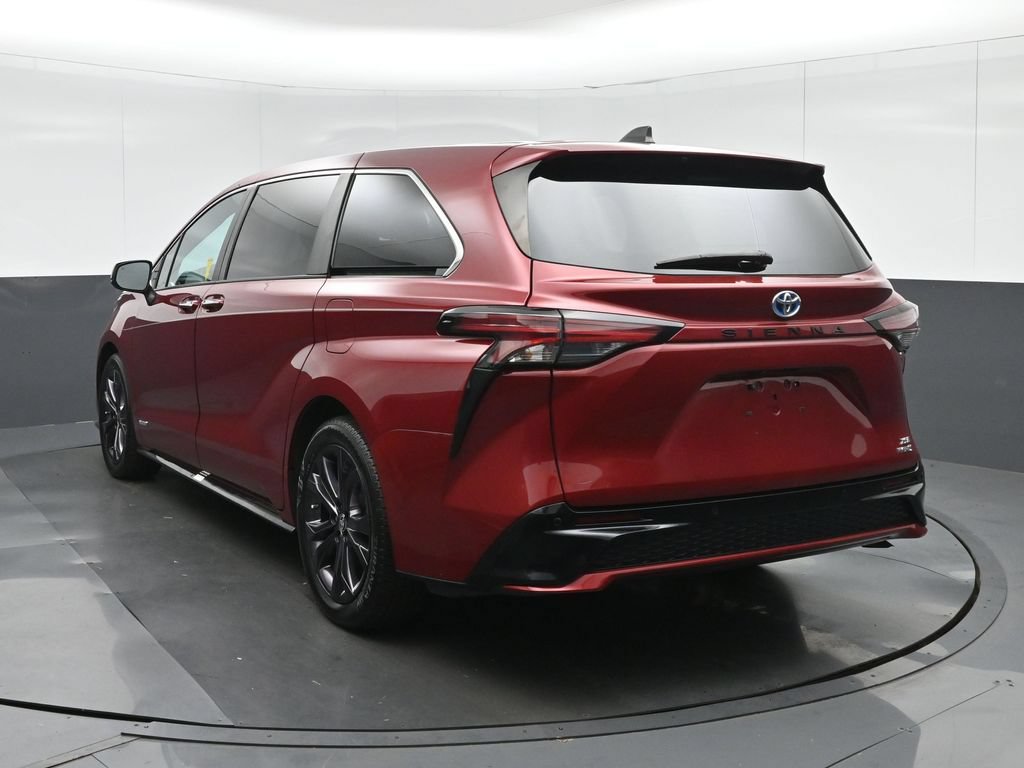 Used 2021 Toyota Sienna XSE FWD image 5