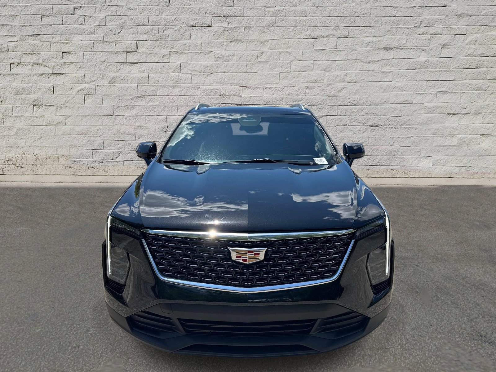 Used 2024 Cadillac XT4 Luxury w/ Cold Weather Package FWD image 8