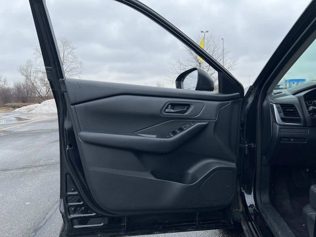 Used 2024 Nissan Rogue S image 8