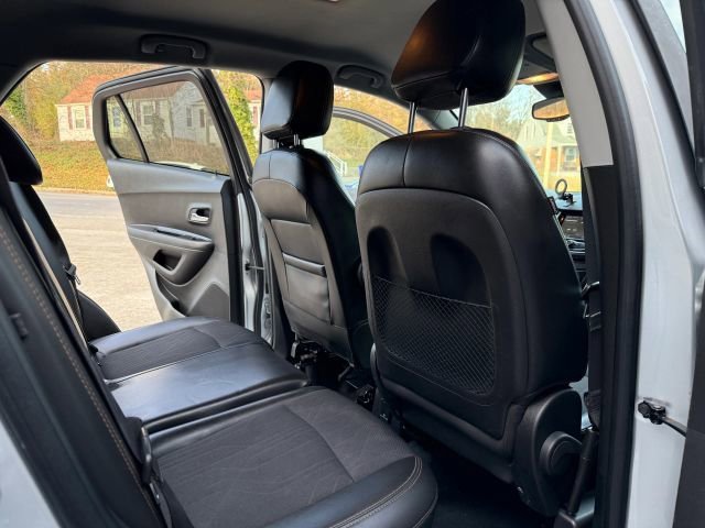 Used 2019 Chevrolet Trax LT w/ LT Convenience Package image 16