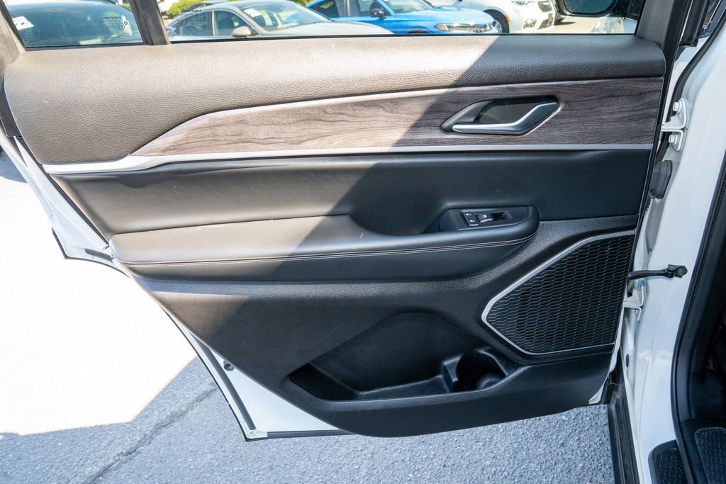 Used 2022 Jeep Grand Cherokee L Limited image 12