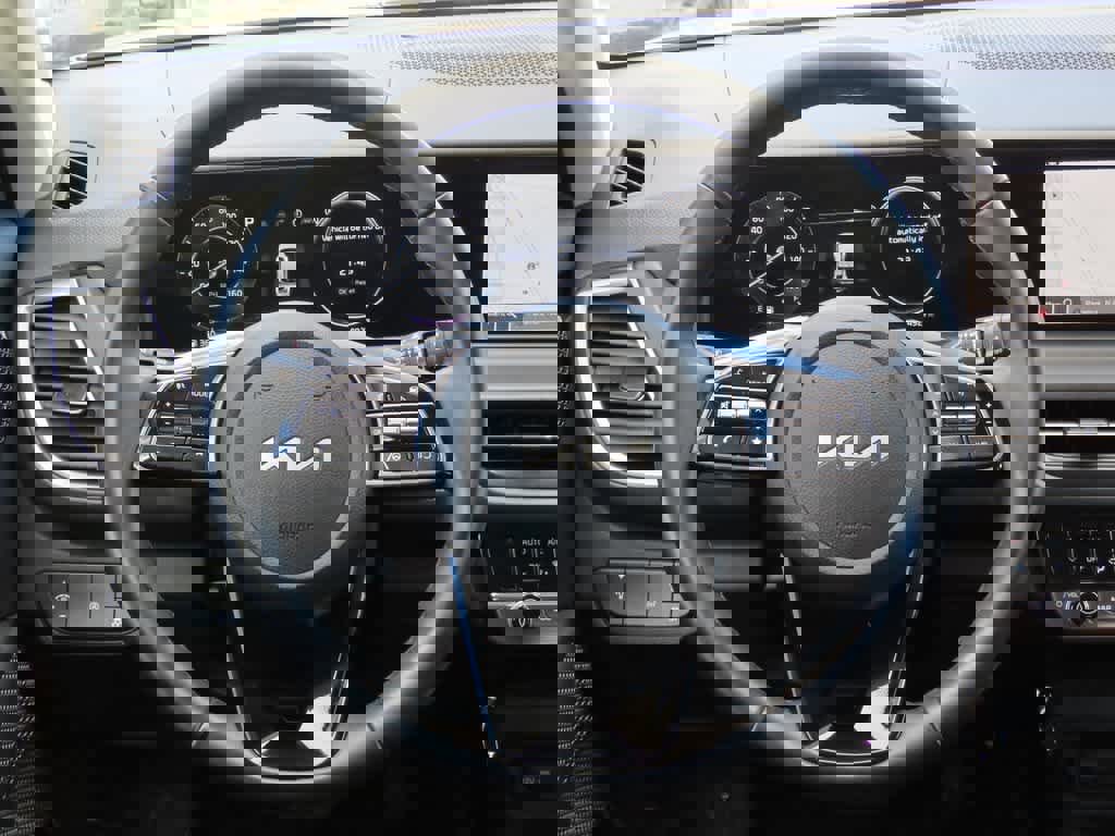 Used 2025 Kia Seltos EX image 19