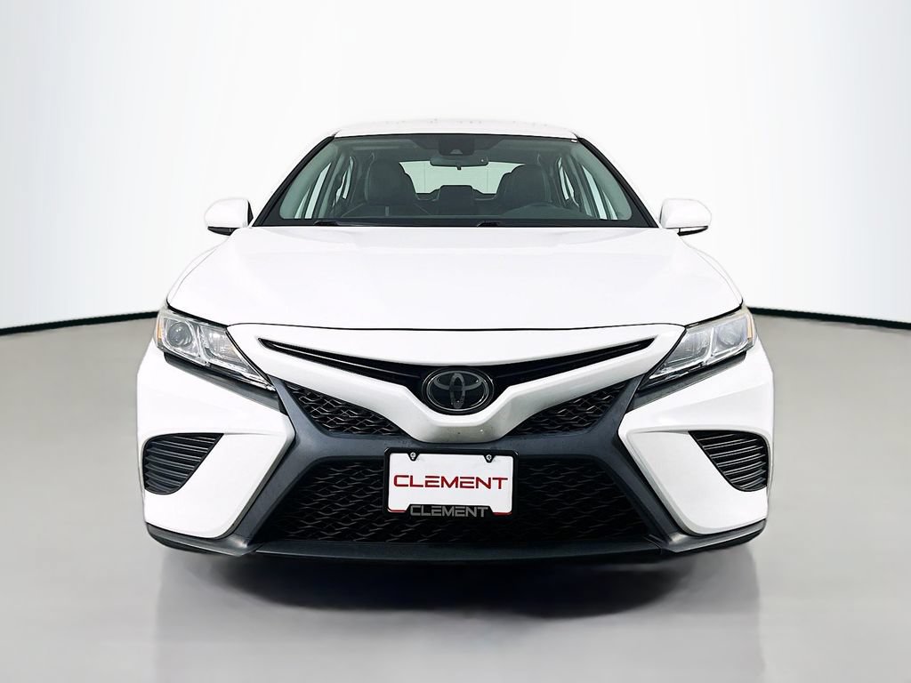 Used 2020 Toyota Camry SE FWD image 3