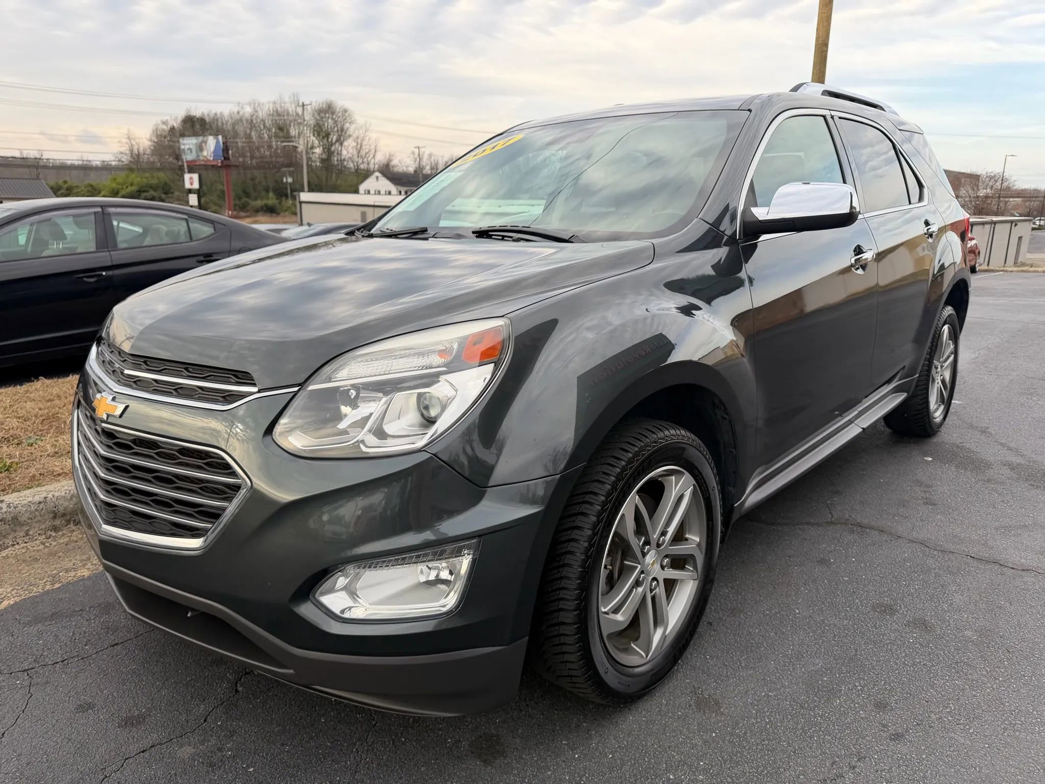 Used 2017 Chevrolet Equinox Premier w/ Enhanced Convenience Package image 3