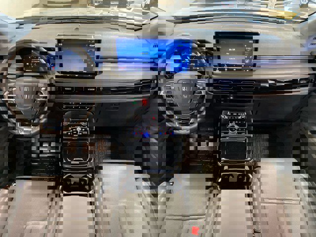 Used 2021 Lincoln Nautilus Reserve w/ Equipment Group 201A image 10