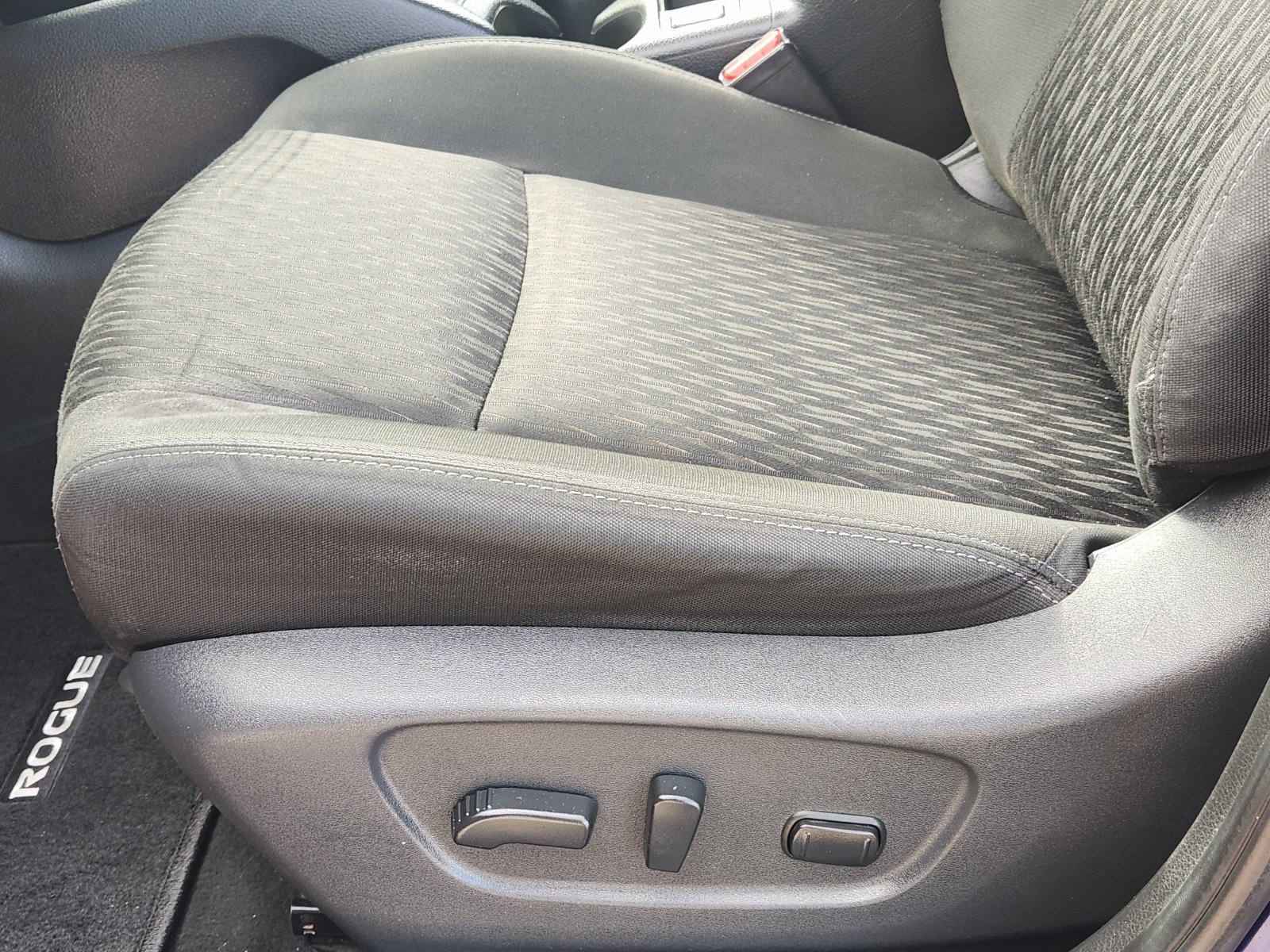 Used 2018 Nissan Rogue SV FWD image 27