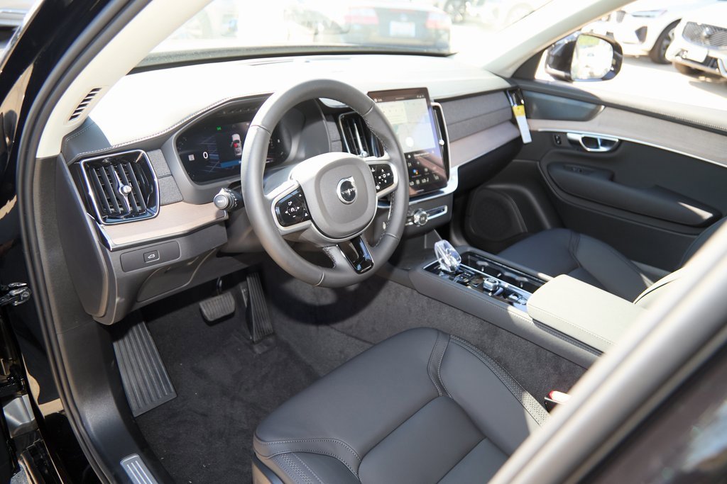 New 2026 Volvo XC90 B6 Plus w/ Protection Package Premier image 13