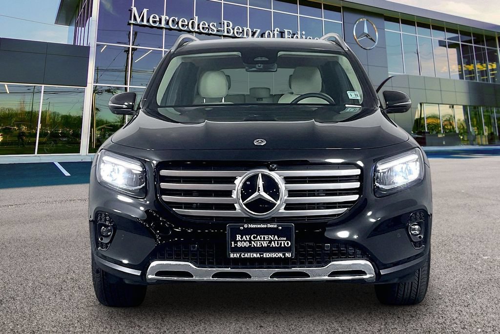 Used 2026 Mercedes-Benz GLB 250 4MATIC image 3