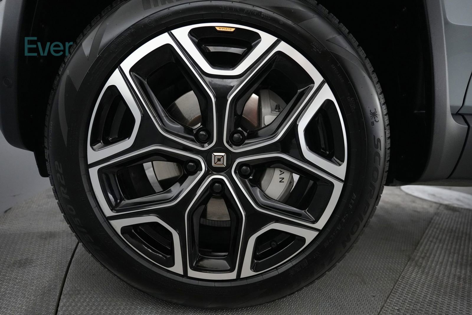 Used 2024 Rivian R1T Adventure image 9