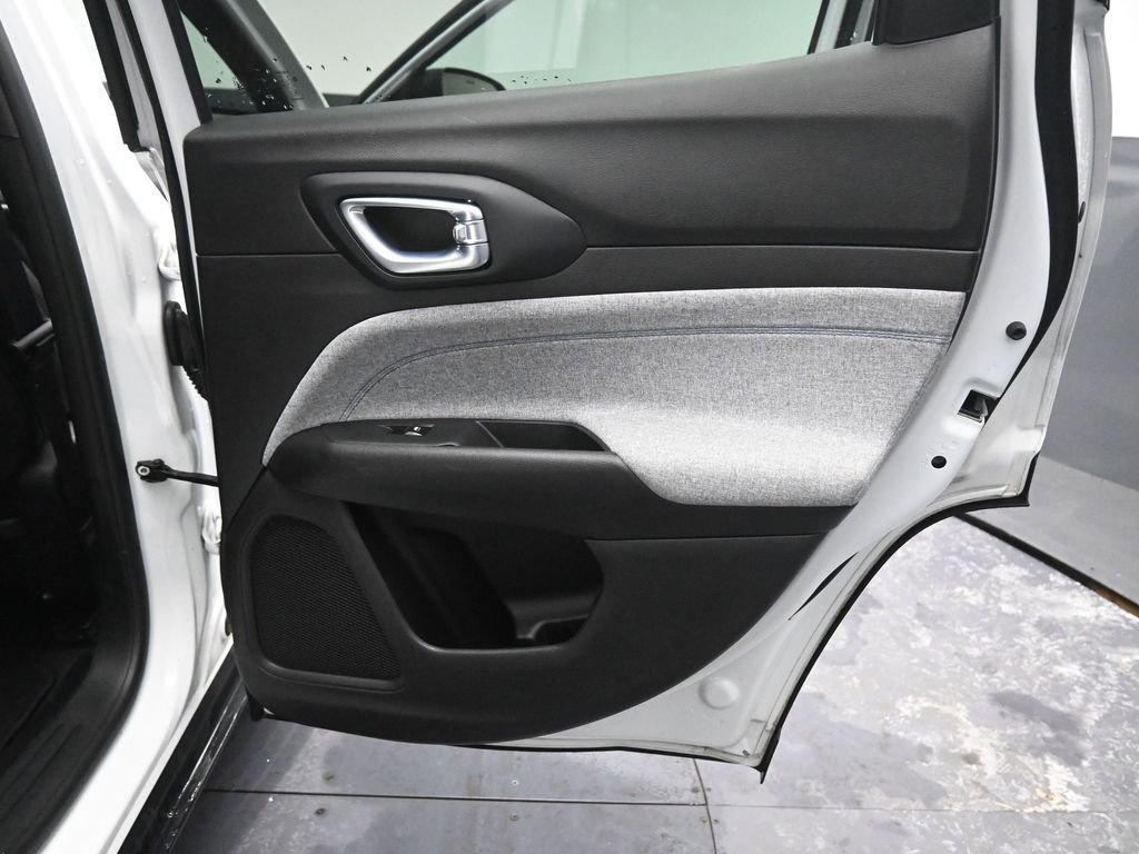 Used 2024 Jeep Compass Latitude image 20