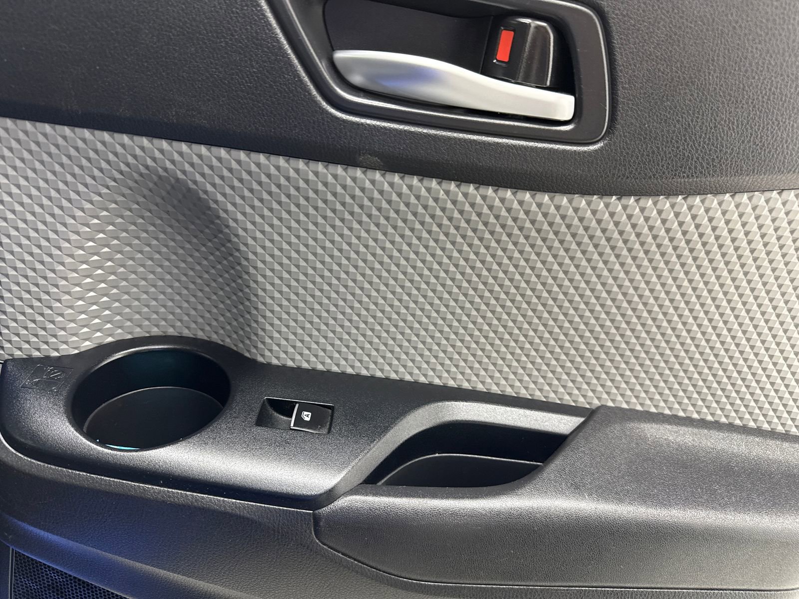 Used 2019 Toyota C-HR XLE FWD image 45