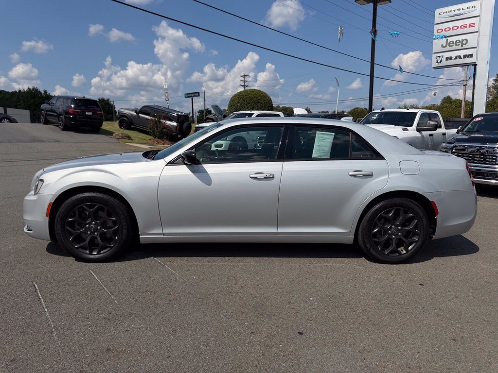 Used 2019 Chrysler 300 Touring w/ Sport Appearance Package AWD/4WD image 7