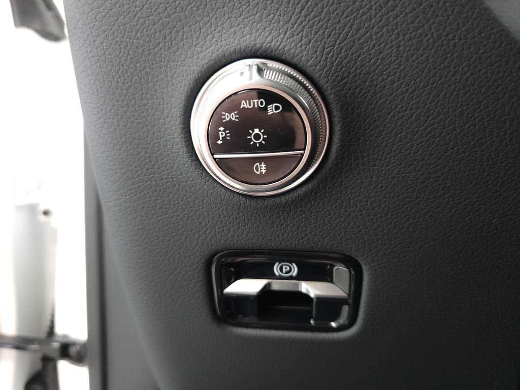 Certified 2026 Mercedes-Benz GLC 300 4MATIC image 9