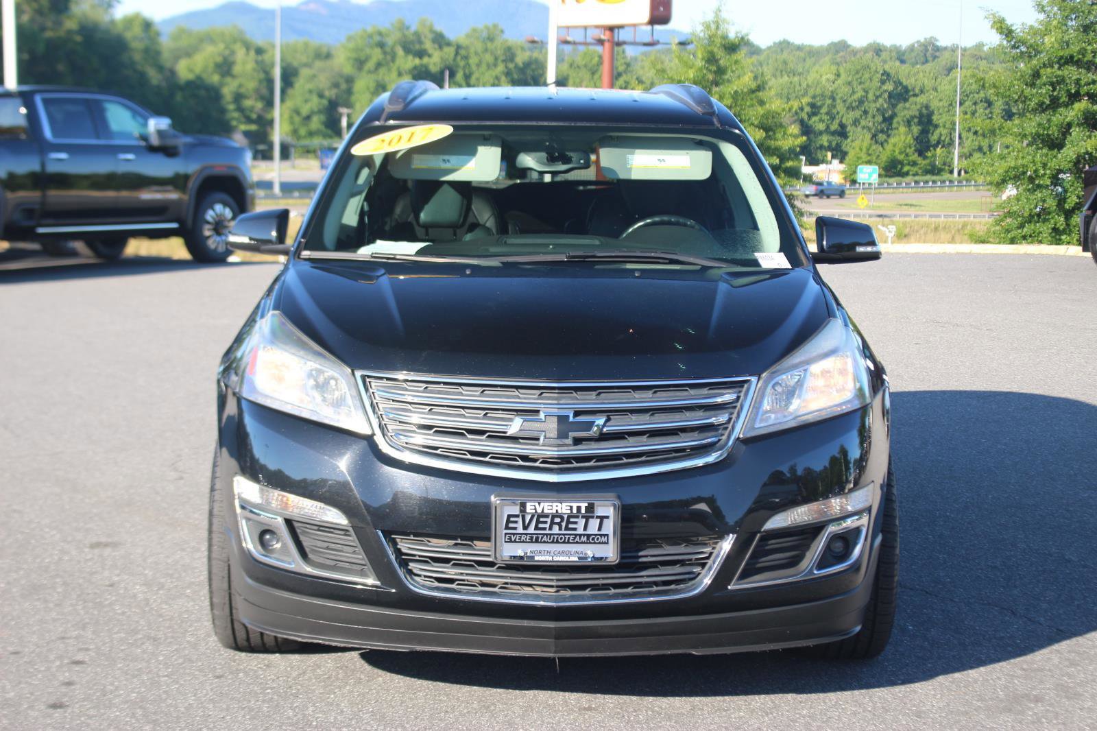 Used 2017 Chevrolet Traverse LT AWD/4WD image 2