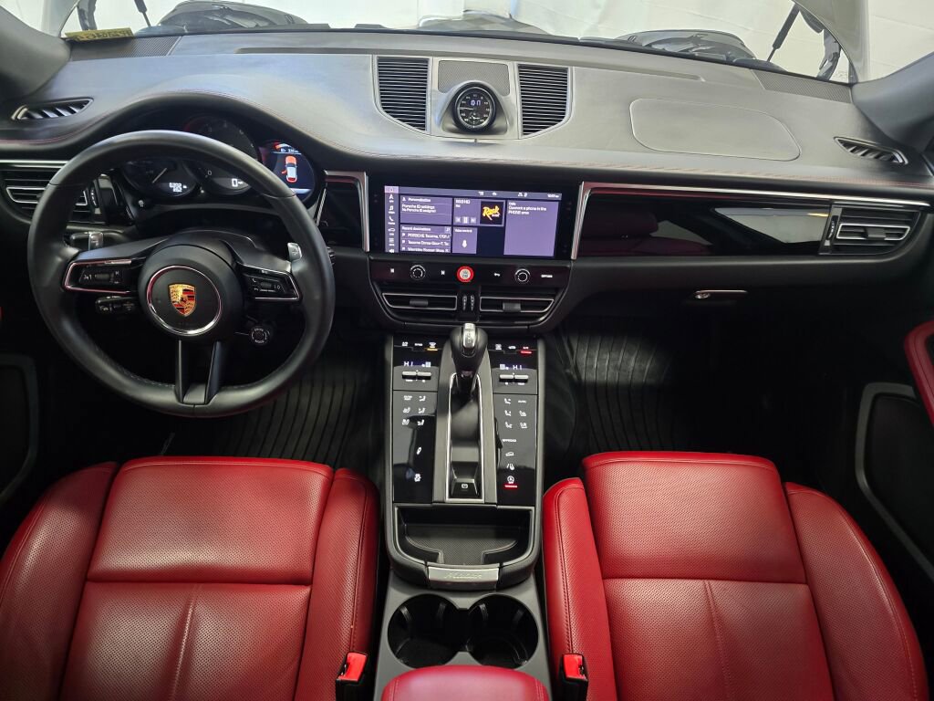 Certified 2024 Porsche Macan image 18