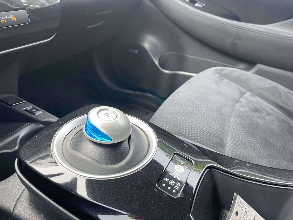 Used 2016 Nissan Leaf SV w/ Premium Package FWD image 28
