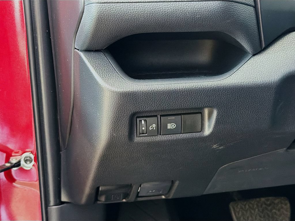 Used 2025 Toyota RAV4 LE AWD/4WD image 27