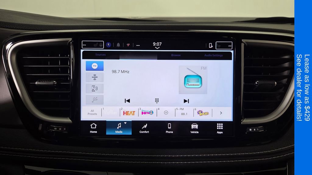 New 2025 Chrysler Pacifica Select w/ Fav Edition Package FWD image 24