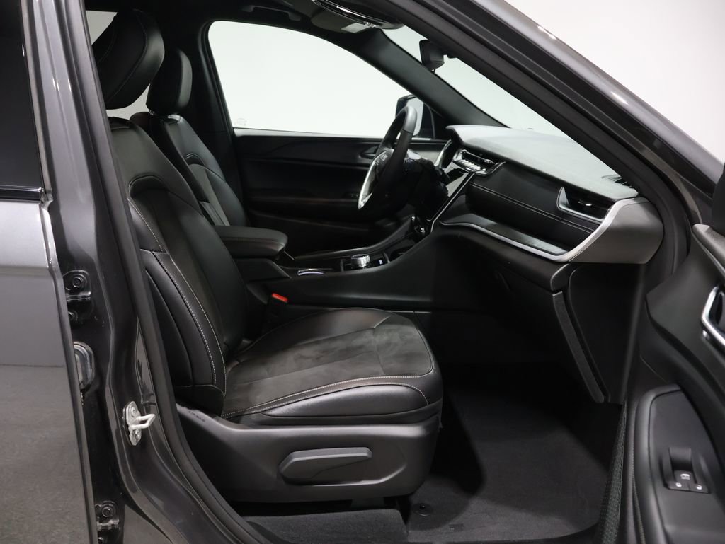 Used 2024 Jeep Grand Cherokee L Altitude image 25