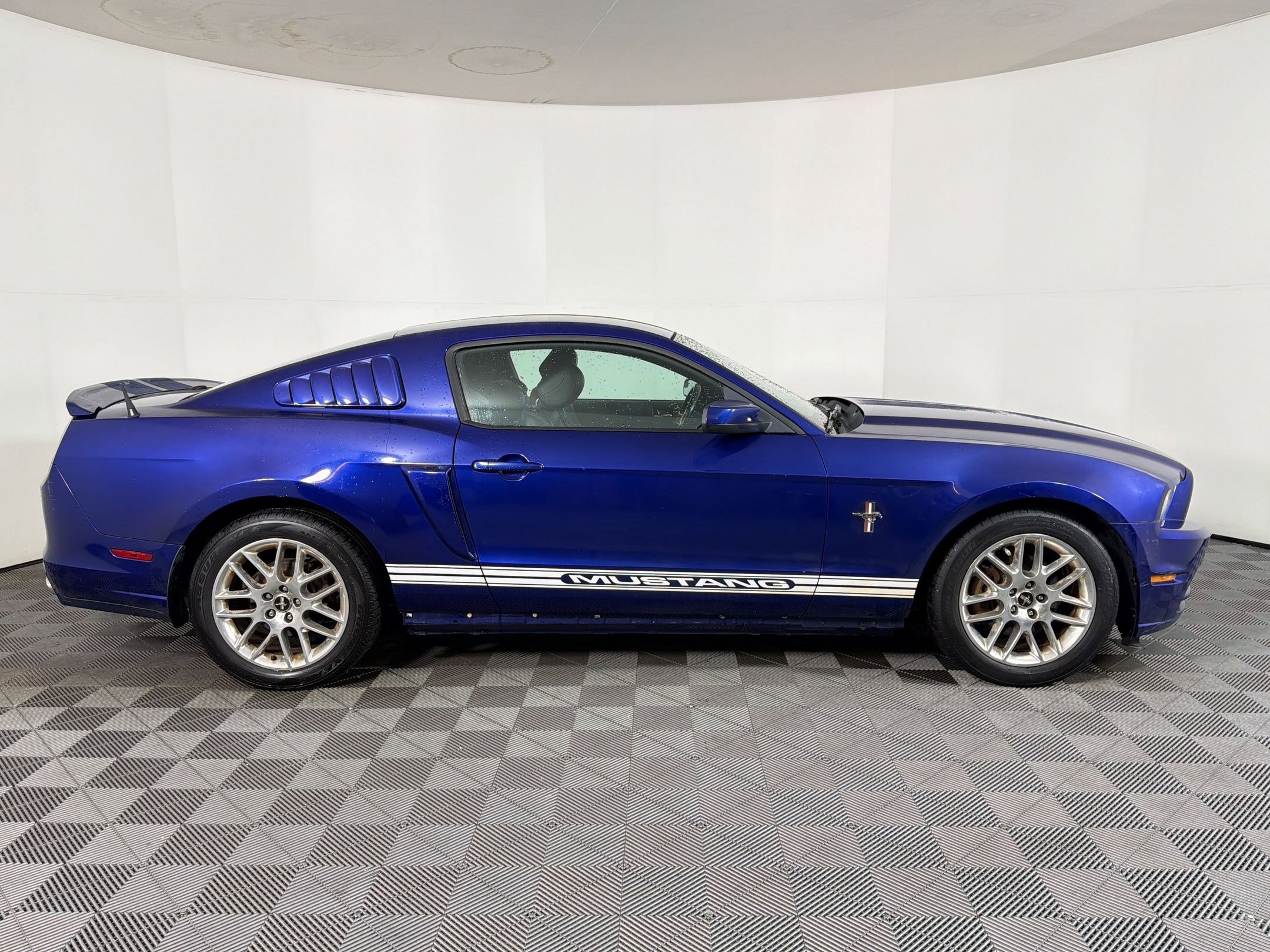 Used 2013 Ford Mustang Premium RWD image 8