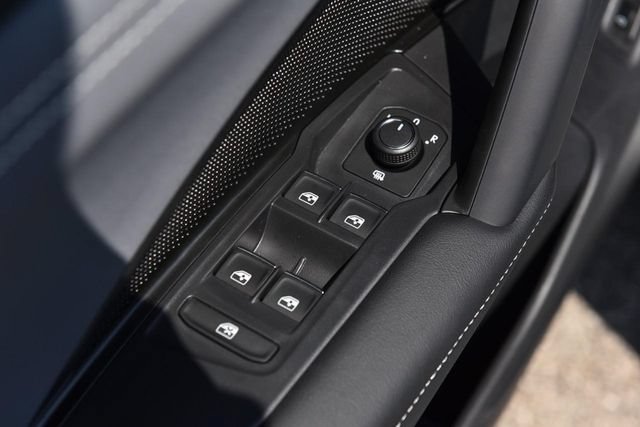 New 2026 Volkswagen Tiguan SE R-Line AWD/4WD image 8