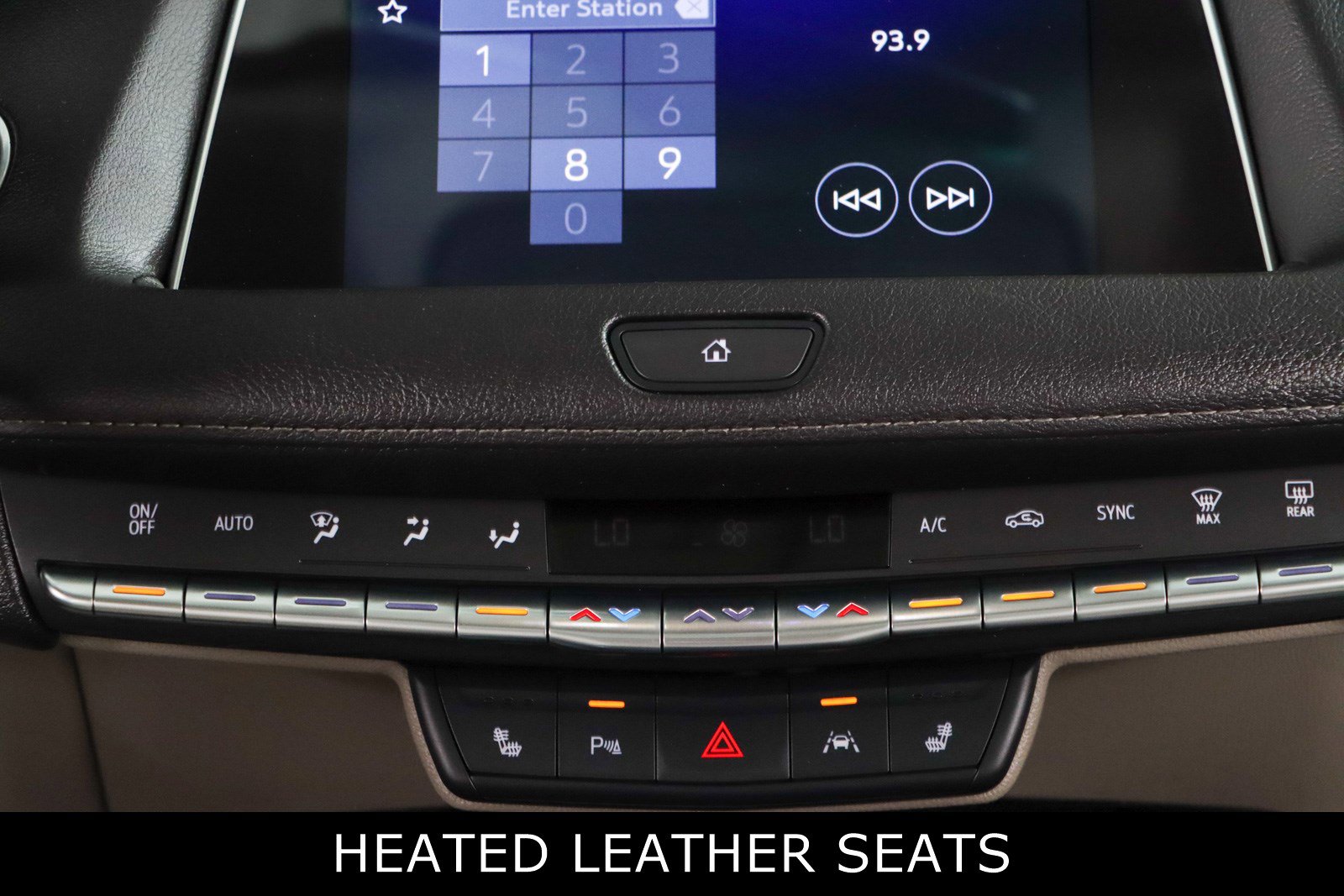 Used 2023 Cadillac XT4 Luxury w/ Cold Weather Package AWD/4WD image 20