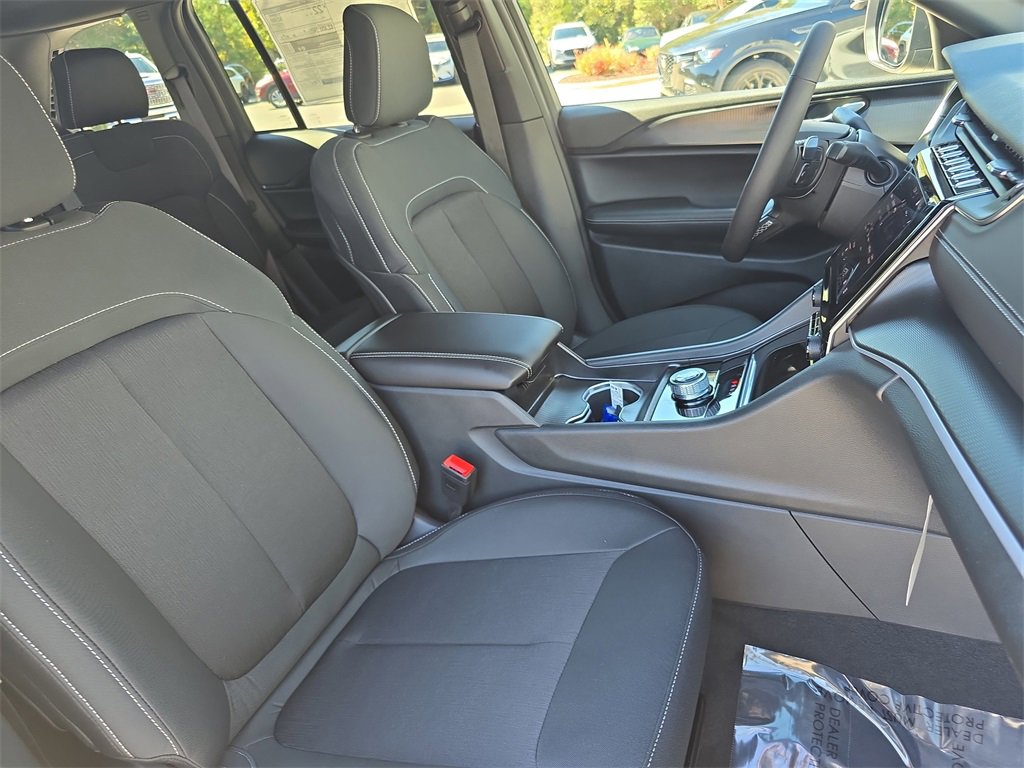 New 2025 Jeep Grand Cherokee Laredo w/ Luxury Tech Group I image 10