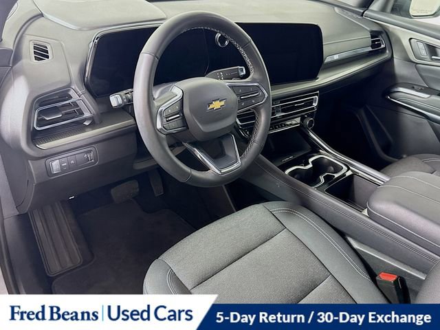 Used 2025 Chevrolet Traverse LT image 11