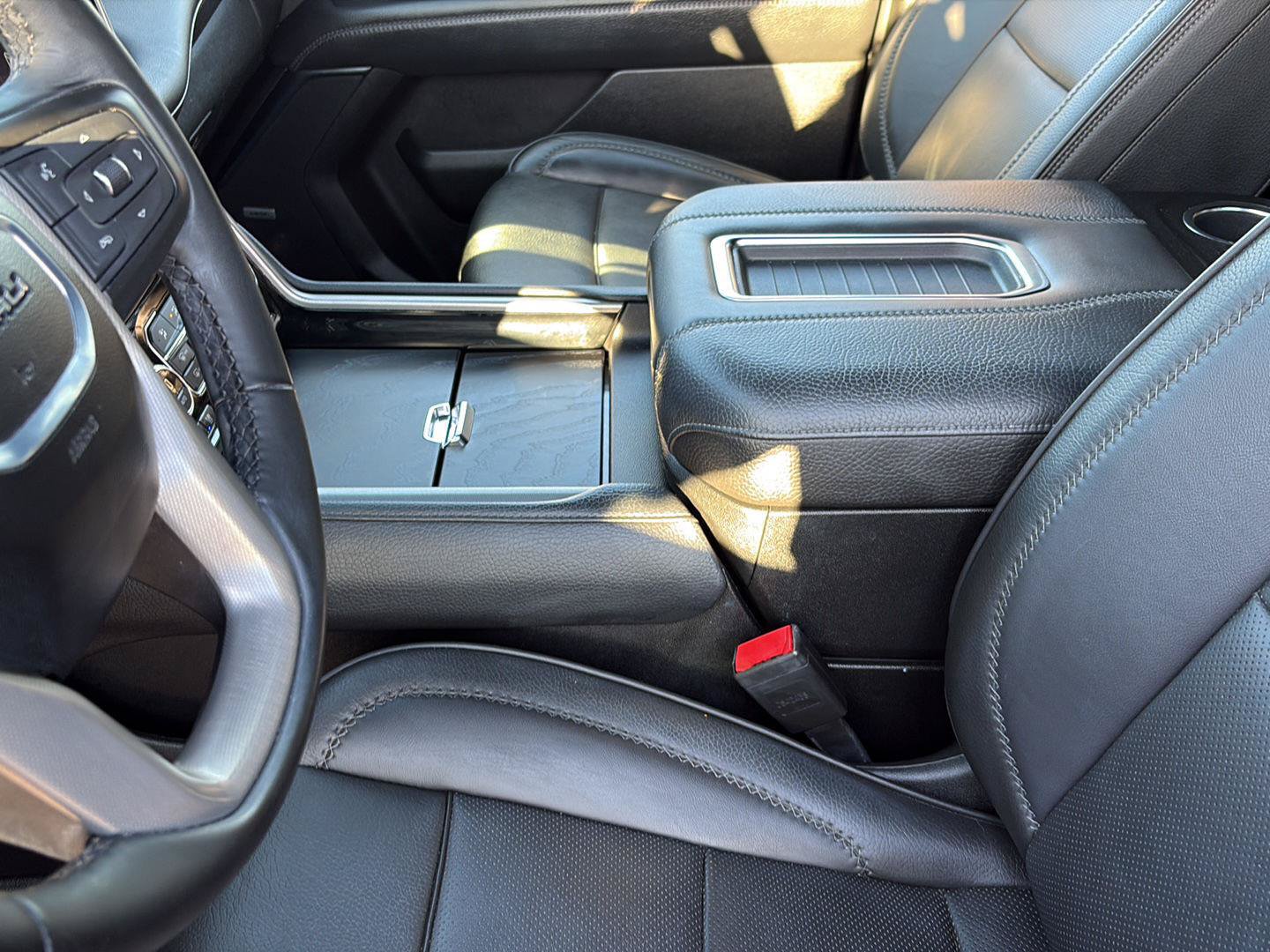 Used 2024 GMC Yukon Denali AWD/4WD image 17