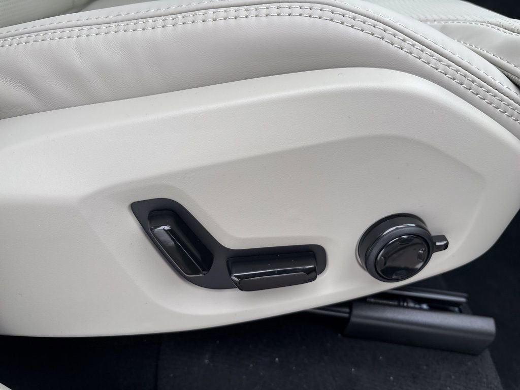 New 2026 Volvo XC90 B6 Ultra w/ Protection Package image 41