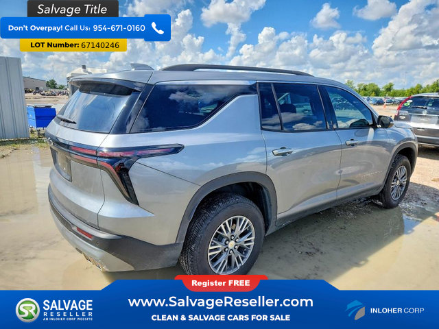Used 2026 Chevrolet Traverse LT FWD image 4